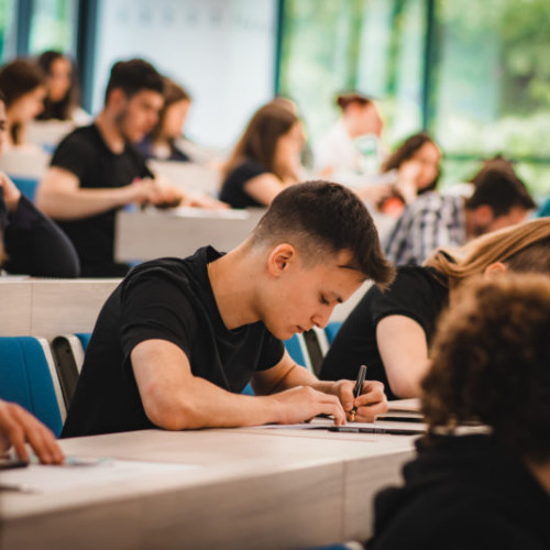 Mii de candidați au susținut examenul de admitere la UMFST "G.E. Palade"