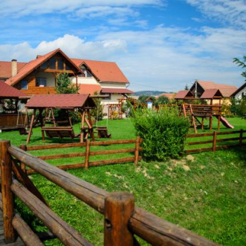 Gradul de ocupare a locurilor de cazare a atins aproape o sută la sută în minivacanța de toamnă