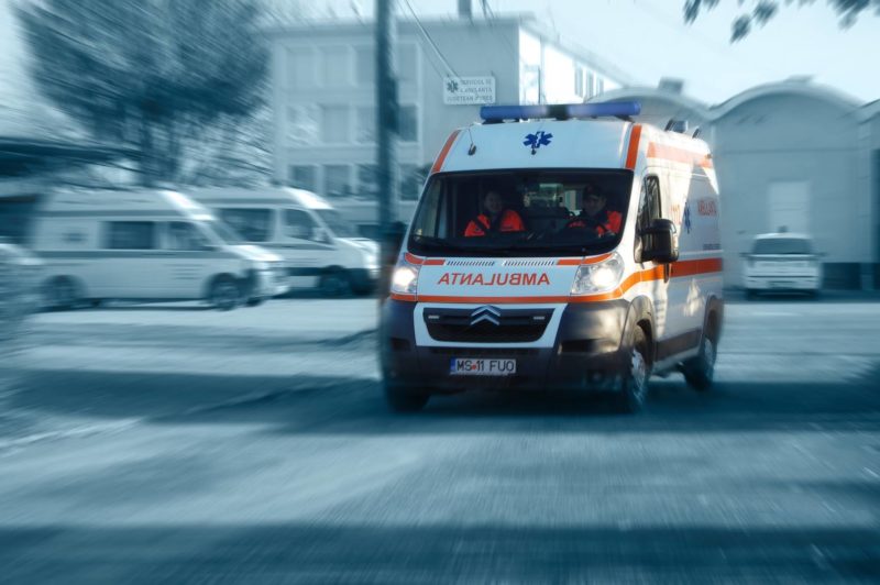 Scădere a solicitărilor pentru ambulanță, dar creștere a cazurilor de COVID-19 în Mureș