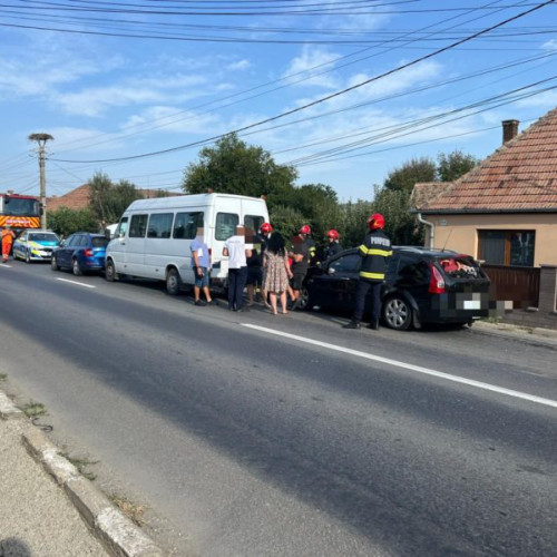 Accident în care sunt implicate trei autoturisme și o autoutilitară