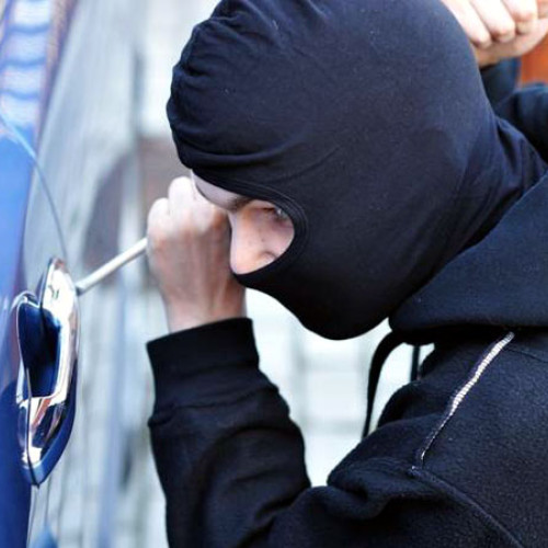 Bărbat arestat preventiv după furtul unui autoturism de lux în Brașov