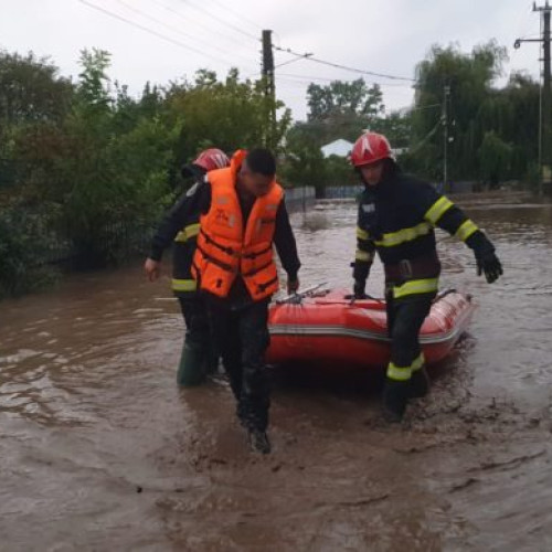 Peste 160 de persoane evacuate din casele inundate în județul Galați