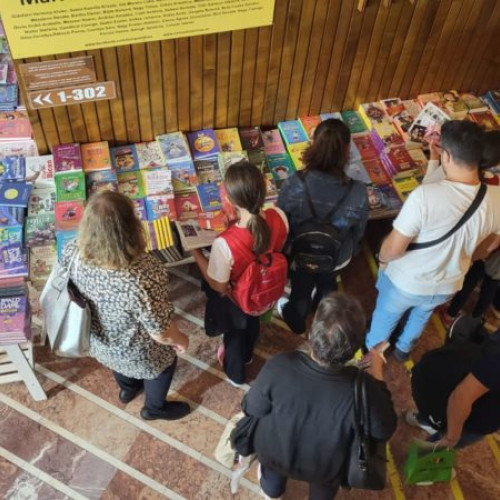 Salonul de carte Bookfest, deschis la Teatrul Național Târgu Mureș