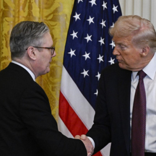 Trump anunță un acord comercial &quot;total și complet&quot; cu Regatul Unit