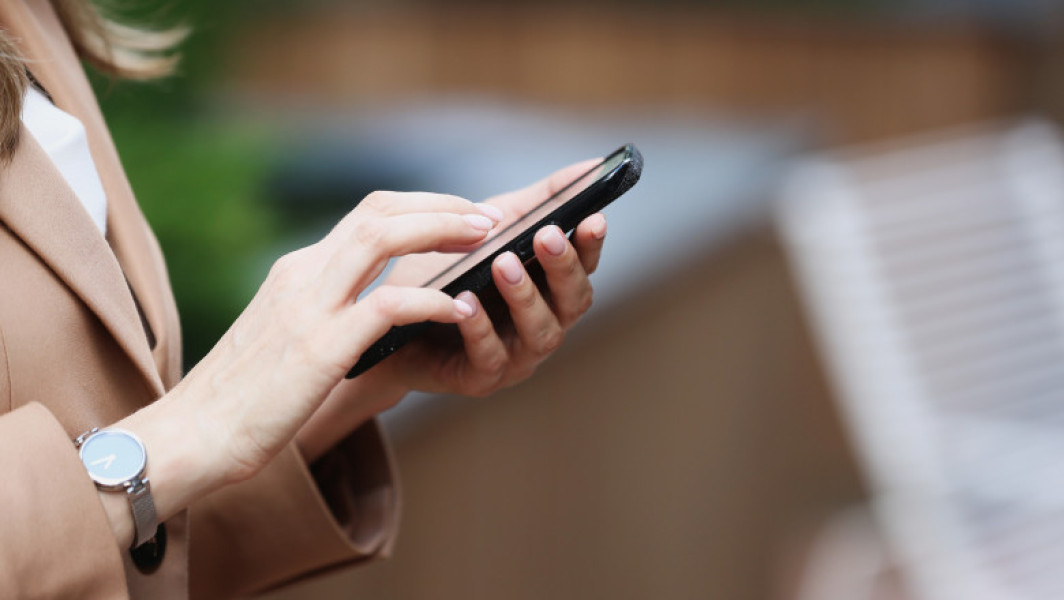 Amendă pentru postarea datelor personale ale unei locatare de către asociația de proprietari din Miercurea Ciuc pe grupul de WhatsApp