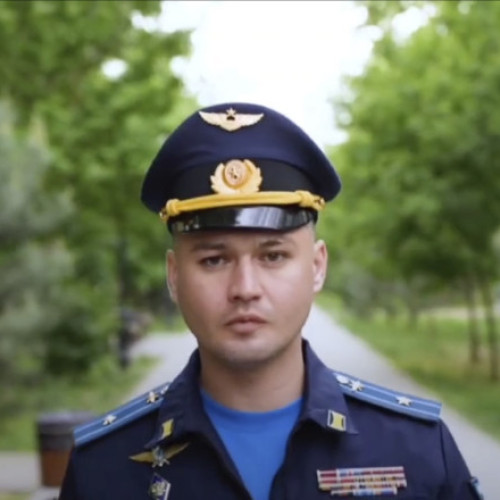 Viceguvernator rus și veteran proeminent al sprijinului pentru războiul Moscovei din Ucraina, Zaur Aleksandrovici Gurtiev, în vârstă de 29 de ani, a fost ucis într-o explozie produsă joi dimineața în sudul Rusiei, citează CNN. Potrivit autorităților ruse, explozia s-a produs pe o stradă din Stavropol, unde Gurtiev se întâlnea cu un alt bărbat. Ancheta preliminară indică faptul că dispozitivul exploziv utilizat a fost artizanal, menționează Comitetul de Investigatii al Rusiei într-un comunicat emis joi.