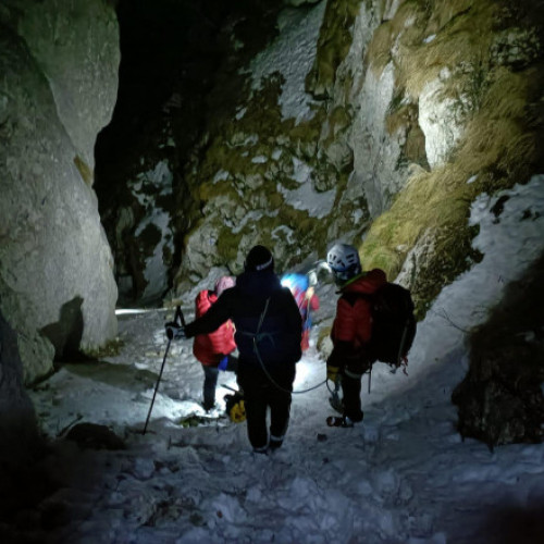 Turistă cehă în Piatra Craiului, salvată de echipa de salvamontiști din Zărnești