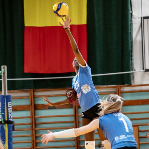 Volei feminin: Medicina domina competitia la Pitești