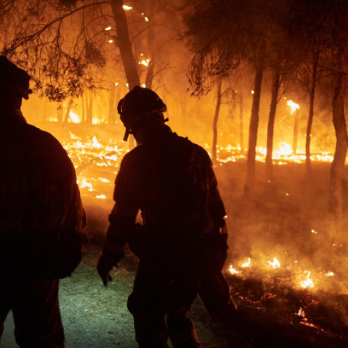 Galerie Foto Incendiile de vegetație fac ravagii în nord-vestul Spaniei: peste 1000 de persoane evacuate. Sit UNESCO în pericol