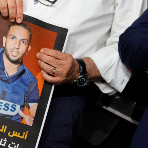 Analiză Celălalt război al Israelului din Gaza: reporteri palestinieni uciși, acces interzis pentru presa internațională (The Guardian)