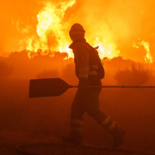Video Canicula topește sudul Europei. Incendii de vegetație în Spania, unde două persoane au murit. Un localnic a decedat în Franța