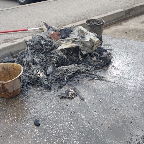 Sute de Mii de Lei Pierduți din Cauza Covăsnenilor Care Aruncă Deșeuri în Canalizare