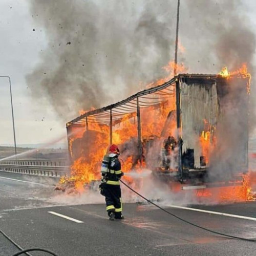 Trafic blocat pe A1 din cauza unui incendiu în Sălişte; circulaţia deviată pe DN1