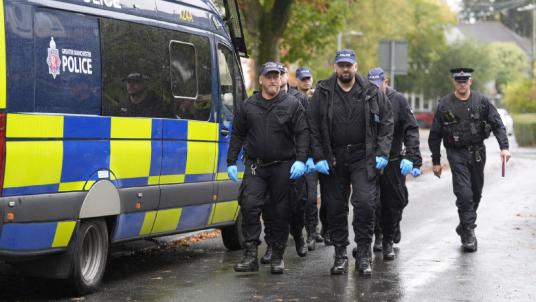 Un bărbat a fost împuşcat din greşeală de poliţie în atacul de la sinagoga din Manchester