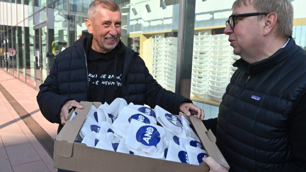 Cehi votează pentru a decide viitorul guvernului și direcția politică