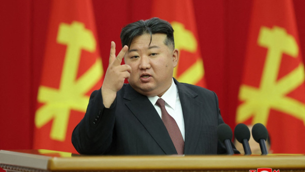 Kim Jong Un inspectează noul distrugător nord-coreean cu rachete nucleare
