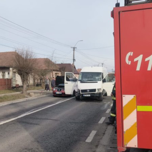 Accident Rutier în Dumbrăvioara: Circulație blocată pe DN15, intervenție Pompieri și Echipaj Medical