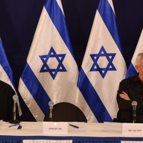 Intenția lui Benny Gantz de a se întâlni cu oficialii SUA stârnește furia lui Netanyahu

"Premierul Netanyahu furios din cauza intenției lui Benny Gantz de a se întâlni cu oficiali americani