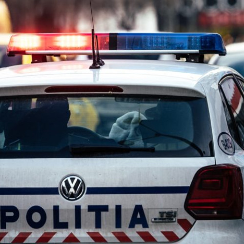 Sibiu: Autospeciala de Poliție implicată într-un accident rutier cu pagube materiale. IPJ Sibiu a anunțat că mașina de poliție circula cu semnale luminoase și acustice spre un apel 112. Polițiștii au fost evaluați negativ pentru alcool.