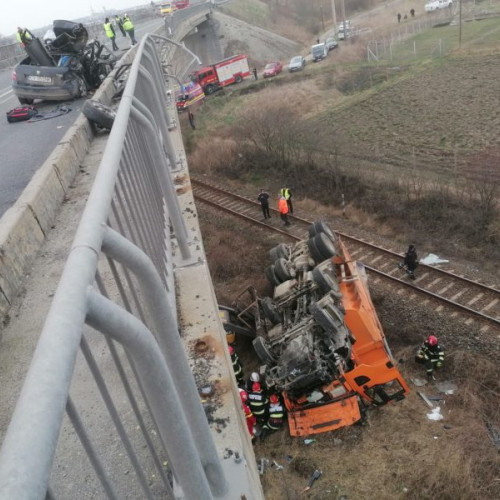 Accident grav pe DN1, traficul blocat în Avrig. Trei morţi, traficul oprit pentru intervenţii.