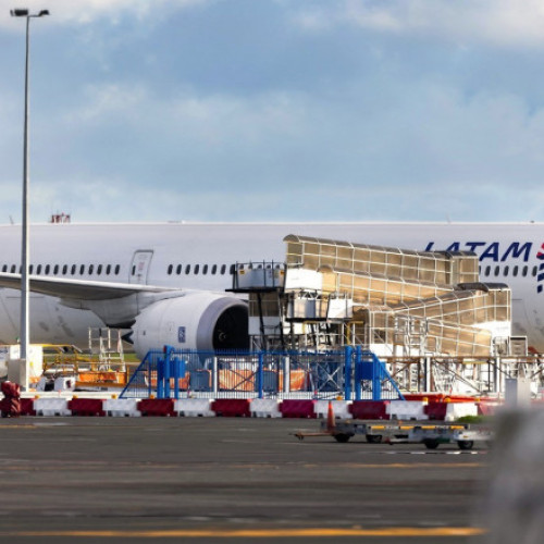 Avionul Boeing 787 al LATAM, în urmă căreia 50 de oameni au fost răniți. Primele concluzii privind pierderea de altitudine. Mişcarea scaunului din cabina de pilotaj, cauză posibilă.