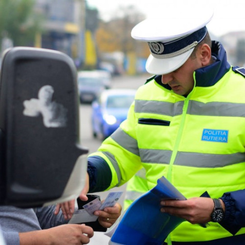 Peste 40.000 de mijloace de transport au intrat în România în ultimele 24 de ore, au fost reținute 860 de permise de conducere și constatate peste 12.000 de contravenții de către polițiști și jandarmi