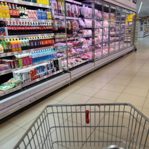Retailul din România - motorul principal al economiei, în pericol din cauza creșterii inflației și a taxelor. Posibilă intrare în recesiune tehnică fără măsuri de susținere a consumului. Analiza Frames
