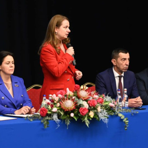 Ministrul Educației se întâlnește cu directorii din Mureș pentru a discuta despre integrarea elevilor cu cerințe speciale în școlile de masă