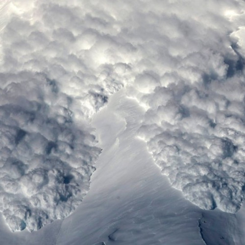 Riscul de avalanşă în Munţii Făgăraş se menţine la nivel însemnat