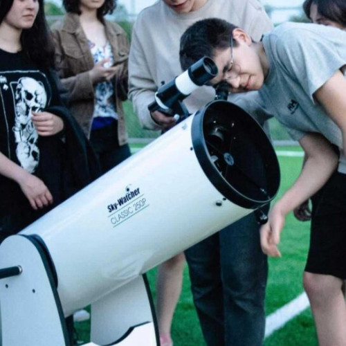 Ploaia de stele Lyrid din această seară va putea fi vizionată la Sângeorgiu de Mureș cu un telescop performant