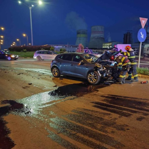 Accident azi dimineata pe strada Gheorghe Doja din Târgu Mureș cu un autocamion și un autoturism: o victimă cooperantă.