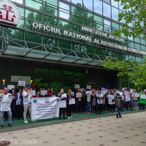 Proteste spontane la Registrul Comerţului în București și mai multe orașe din țară: Angajați solicita majorări salarii și rezolvarea lipsei de personal