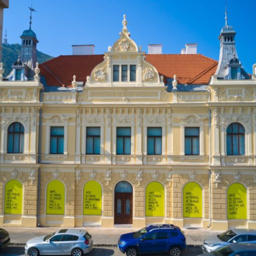 Anul acesta, Noaptea Muzeelor aduce vizitatorilor peste 260 de obiective din 32 de judeţe şi Bucureşti. Descoperiți Lista zonelor în care puteți vizita muzee sâmbătă pe noapteamuzeelor.org! Sindicatelor din Cultură și Mass-Media organizează proteste pentru salarii mai mari.