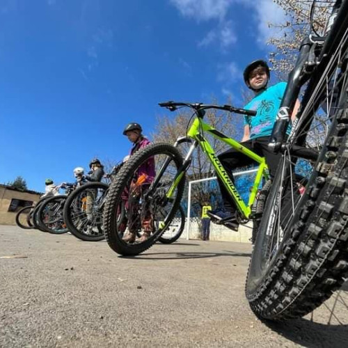 Elevii de la patru scoli di Targu Mures vor merge cu bicicletele la scoala pentru a sustine un mod de viata sanatos in cadrul evenimentului Cycle4GlobalGoals