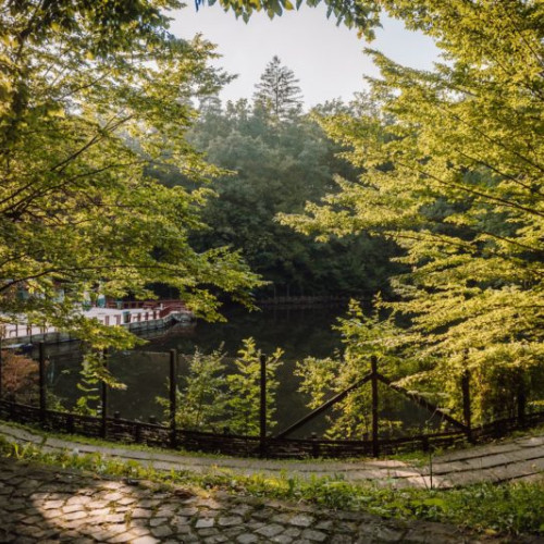Lacul Aluniş din Sovata, redeschis pentru turişti: primii baie la sosirea temperaturii
