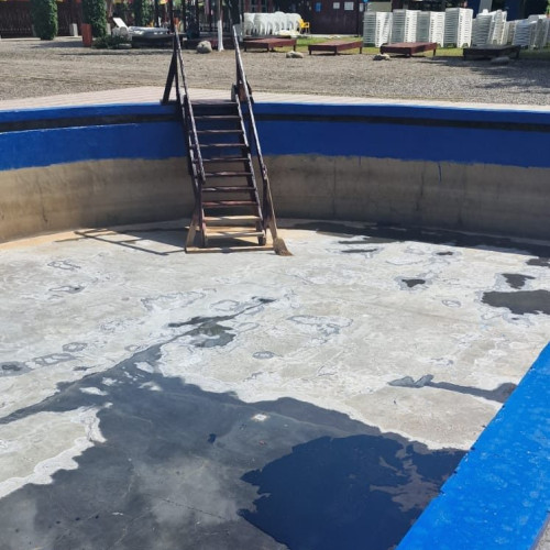 Primăria Ideciu de Jos acuză sabotarea deschiderii ştrandului prin introducerea de păcură în conducta de alimentare