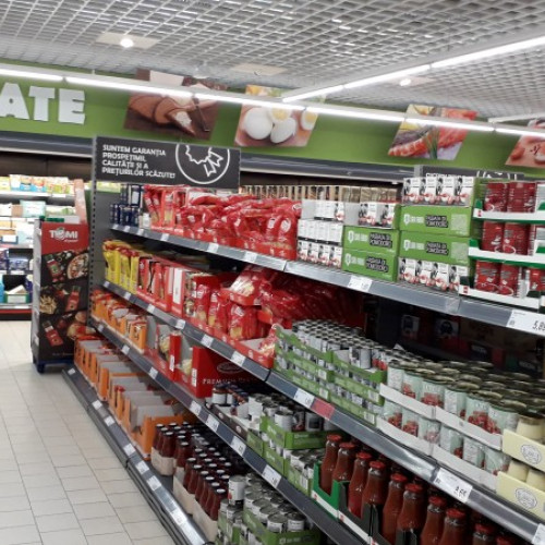 Producătorii români se plâng că produsele lor sunt eliminate de pe rafturile marilor magazine